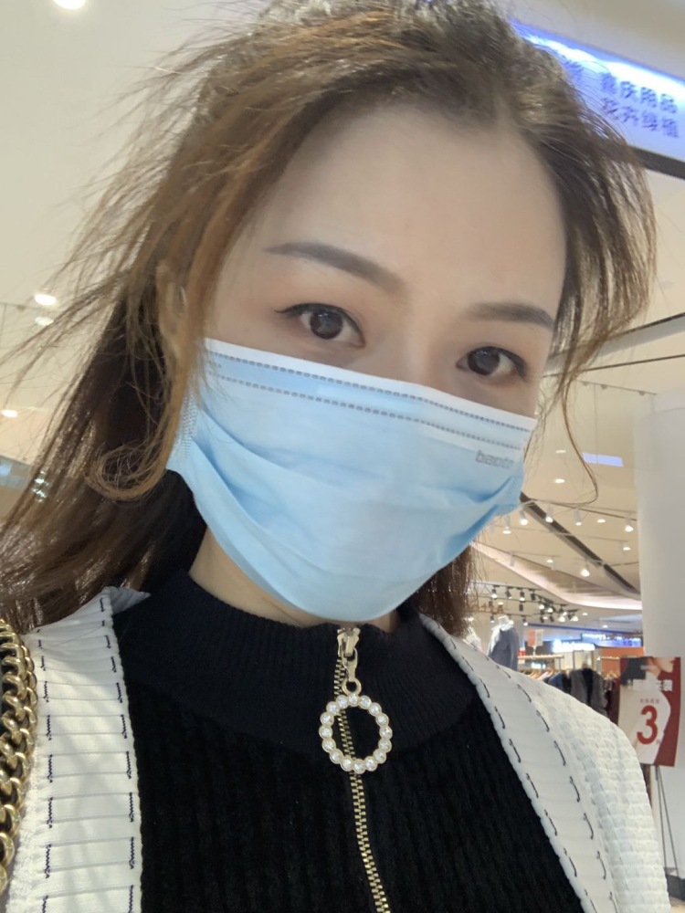 💋Shirley 🍀小玲จุ๊บ-广东省·佛山市·禅城区-微博  抖音-小个子女 爱拍照 爱购物 晒单 
被身高耽误了的模特！哈
高冷型又可带可爱型 简称可甜可咸
日常可素可妆 自信！哈
小可爱 关注质感穿搭 保持开朗心态