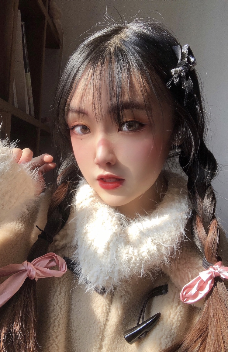 sweet killer-浙江省·嘉兴市·海宁市-微博 抖音-我的身高172cm,体重46kg,喜欢拍照,会修图。做过两年的买家秀模特,出过多次礼仪,想在这个平台接一些买家秀,种草视频也可。会玩一些社交平台,微博粉丝1000+,推广也可以。