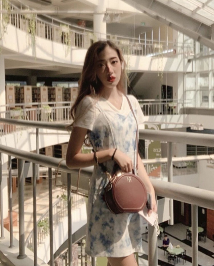 P 💜-台湾省·新北市·中和区-抖音/微博/***-身高170 体重45
擅长拍照、化妆、修图
想接买家秀、网拍模特