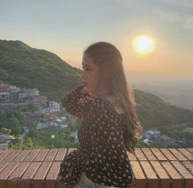 P 💜-台湾省·新北市·中和区-抖音/微博/***-身高170 体重45
擅长拍照、化妆、修图
想接买家秀、网拍模特