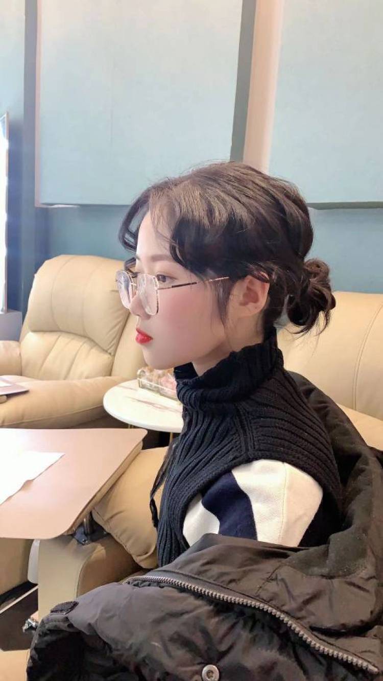 tua-江苏省·连云港市·连云区-朴朴朴灿妮-专业主持演讲，有过多项证书
有模特经验，颜值性格upup
诚实守信互利共赢