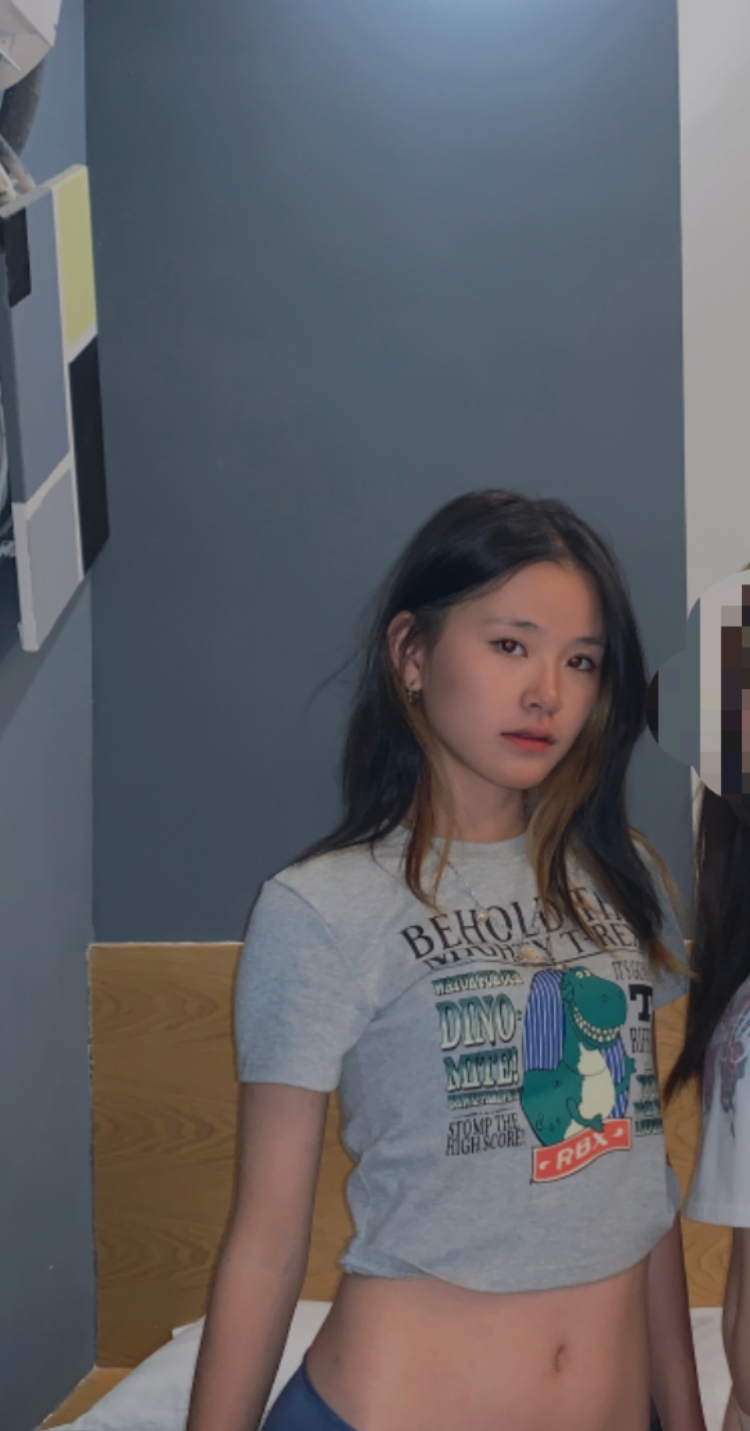 我不讲道理-贵州省·贵阳市·乌当区-抖音，***，微博-喜欢拍照，身高164，买家秀和服装类、化妆类的都可以接，各种风格都乐于尝试