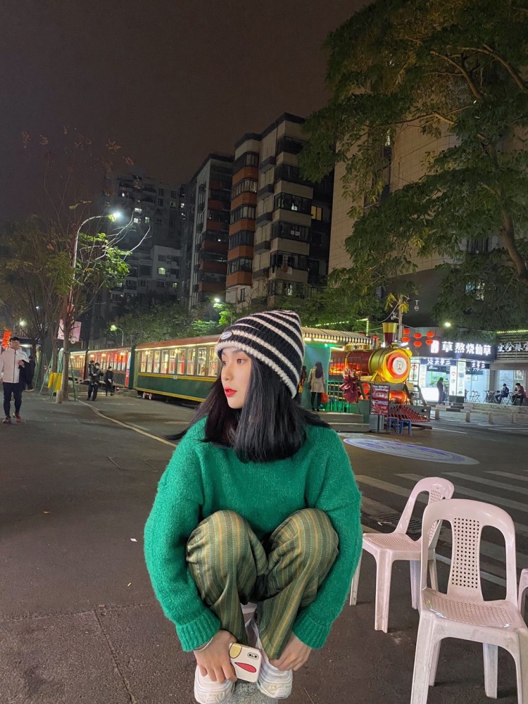 C--福建省·福州市·台江区-抖音快手***微博-身高160 体重88 鞋码36 中长发
风格:甜美/酷辣 诚信合作