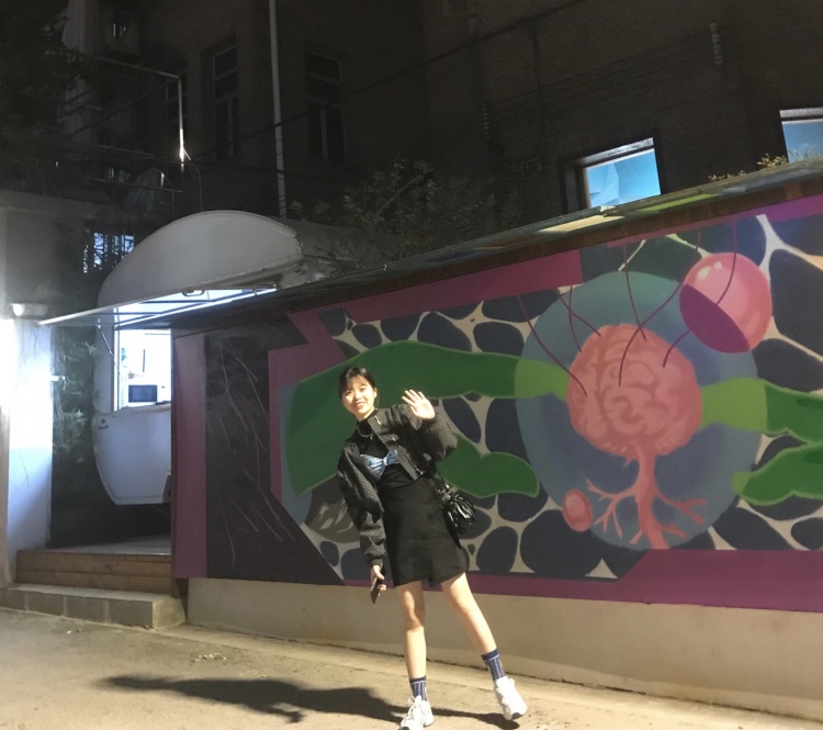 W-广东省·广州市·白云区--接买家秀和寄单接拍   只要不是古风类型的其他都可以。 拍照和p图技术还可以😆，有兴趣的可以找我合作呀！