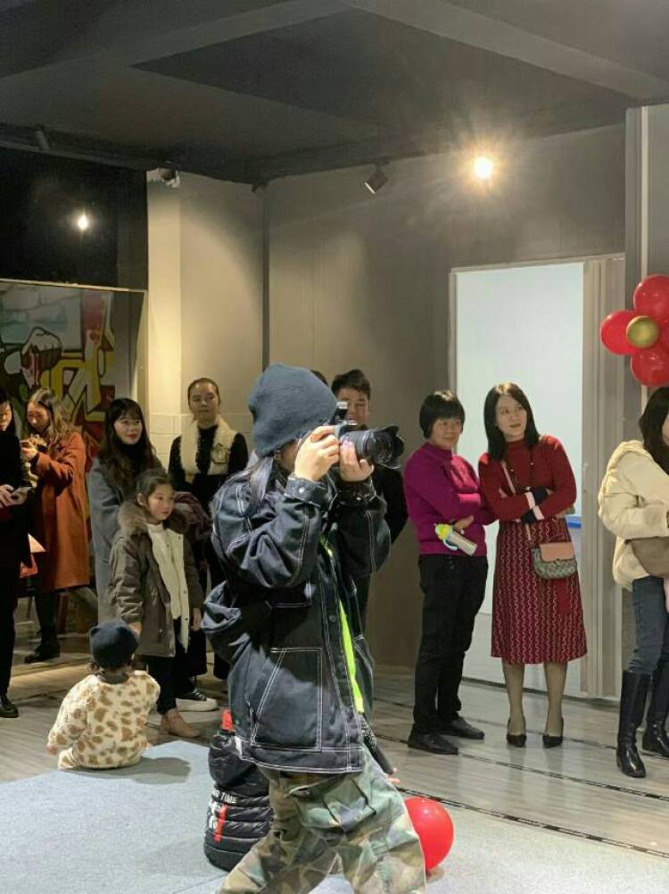 小美好-广东省·揭阳市·榕城区--是个业余摄影师 平时喜欢拍照 想做网拍接单 希望品牌方能多关注一下我 充实我的业余生活 也为你们带来便利 谢谢！