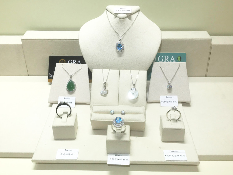 Armani.HE-广东省·深圳市·罗湖区--双喜龙凤珠宝品牌有限公司；
我司有优质珠宝供应链、Emporio Armani阿玛尼腕表经销授权；
诚寻服饰穿搭、MCN合作机构、达人主播，
我们提供货品的底价，您决定直播的销售价格，多出来的利润都是