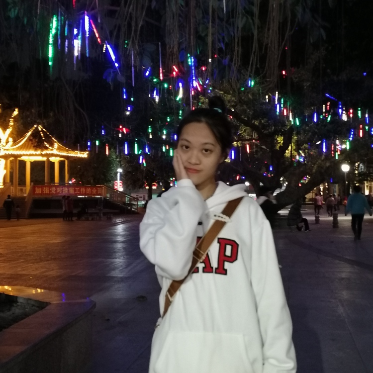 小小谢-广东省·湛江市·麻章区--我要接买家秀衣服和包包都可以吖 性格活泼开朗 会跟卖家好好沟通达到一个好的效果 身高163CM 体重89斤 我很好沟通哒 快来找我吧