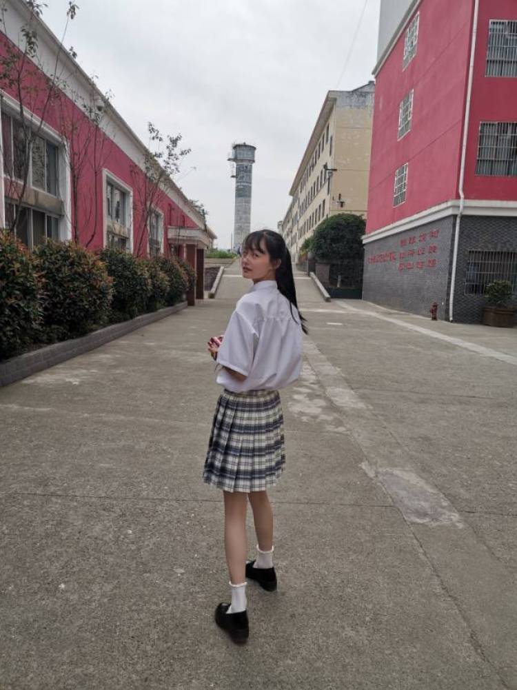 海蓝时见鲸-陕西省·西安市·长安区--身高170      体重90斤（偏瘦）     学前教育
接买家秀     寄拍       有意者请联系我，我不会让你失望的