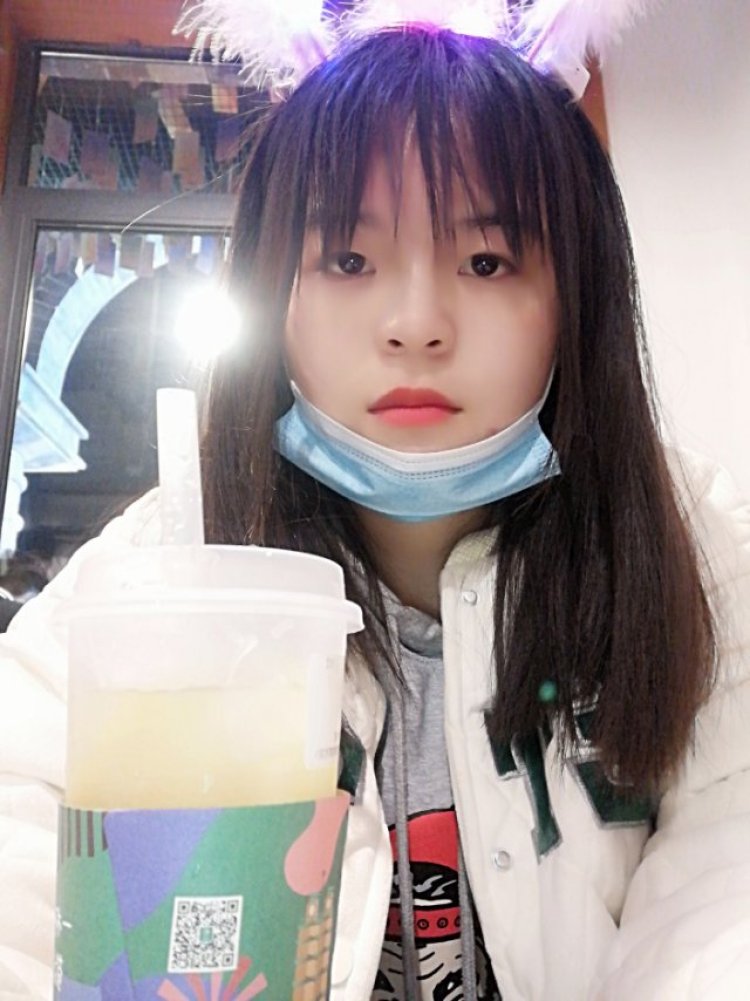 莫名怪怪 。-河南省·新乡市·原阳县-抖音、***、快手、美图秀秀-特长：挺多   
兴趣爱好：好物推荐测评、开箱、化妆、拍日常    
梦想：美妆博主,测评推荐博主
接单范围广
合作费用最少50最多50以上
合作愉快