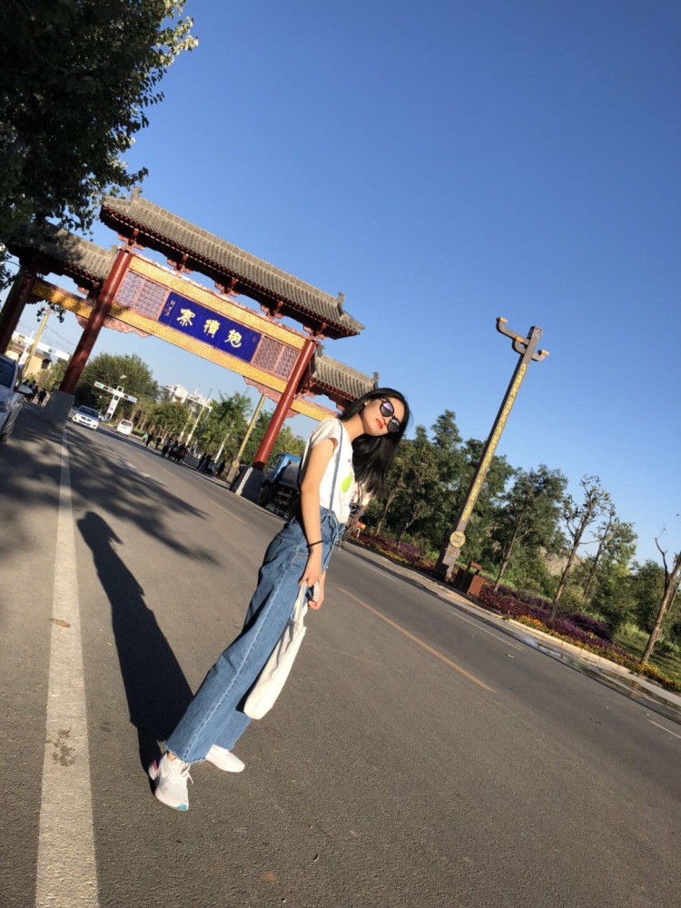 👾-山东省·青岛市·市南区--本人身高166cm 体重48kg 可接寄拍买家秀等 会一点一点修图