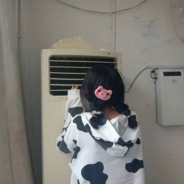妹妹-河南省·信阳市·商城县-快手-emmm…新手,会拍照修图,想尝试一些网拍,衣服鞋子项链包包都行啊