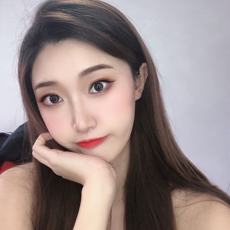 LEE-黑龙江省·哈尔滨市·道里区-抖音微博快手一直播大众点评-微博2w+ (可探店)
抖音2w+(穿搭 寄拍都可)
大众点评 V4 有制作笔记的号 浏览量10w+
美团V3
快手2K
一直播2k
可直播 合作