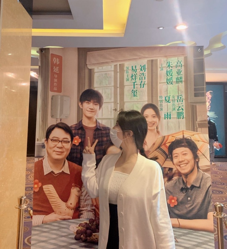猫-广东省·深圳市·南山区--会拍照,会p图,美妆、物品、衣服都可以,地址在深圳,平时拍东西会比较方便,