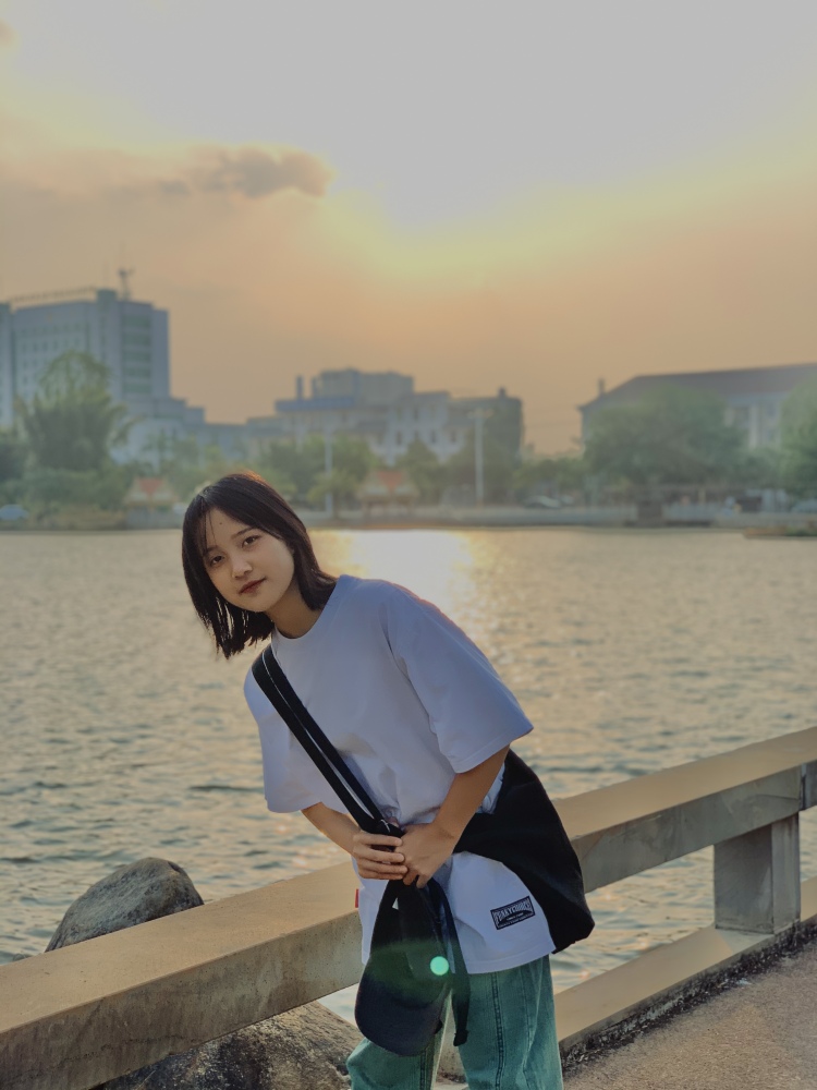 .-云南省·德宏傣族景颇族自治州·芒市-抖音，快手，***-会拍照，会搭配，会p图，会化妆，会剪辑视频，喜欢潮流风格 希望能找到寄拍的单子
