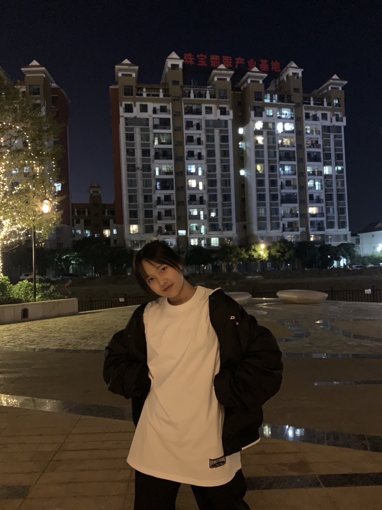 .-云南省·德宏傣族景颇族自治州·芒市-抖音，快手，***-会拍照，会搭配，会p图，会化妆，会剪辑视频，喜欢潮流风格 希望能找到寄拍的单子