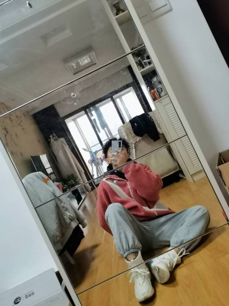 小九-江苏省·扬州市·邗江区--我是一名在校大学生 身高178 体重62kg 可以接平面模特 买家秀 免费试用