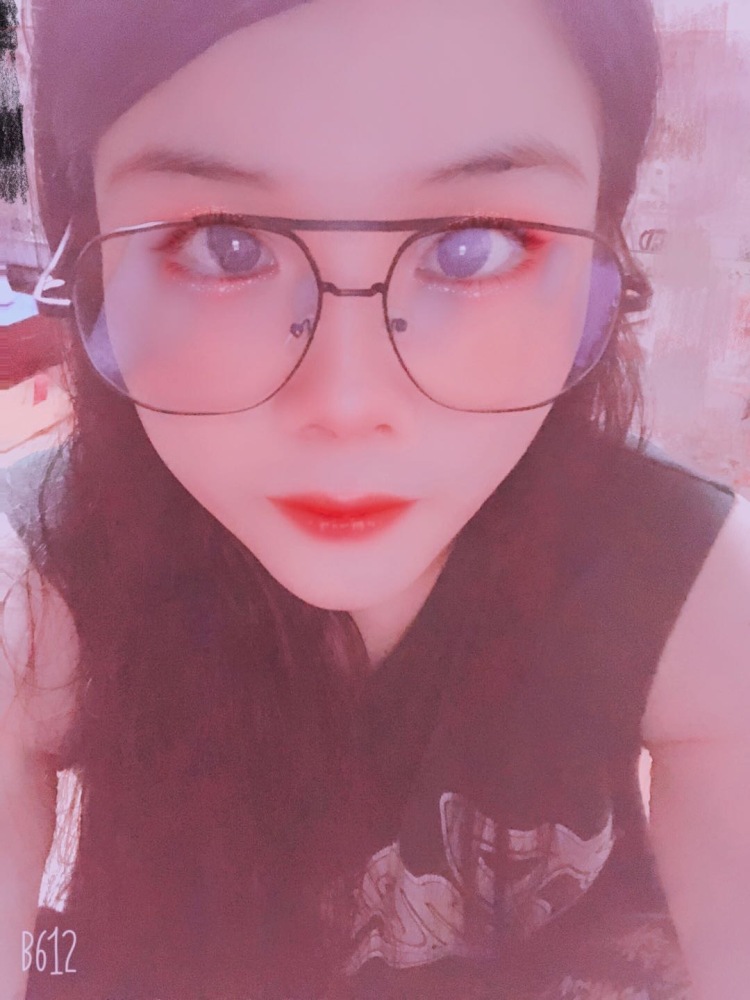 Fighting-广东省·深圳市·龙岗区--我主做电商运营 附带自媒体兼职 之前帮公司做过详情页模拍 买家秀 在读书期间 做过礼仪 欢迎各位老板砸单