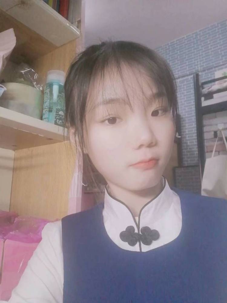 Devil--江西省·九江市·濂溪区--大一学生,空中乘务专业,会一些舞蹈,抖音在玩,学摄影中,年龄18,身高163,体重92,颜值身材中上,萌新一个,可以拍拍买家秀,温柔清新学院风(除了性感都可)