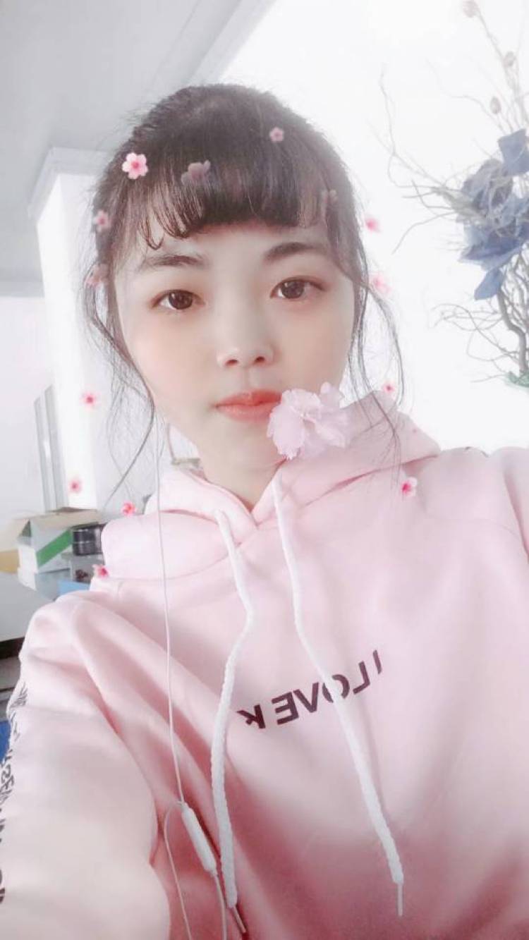小亚亚-安徽省·淮南市·潘集区-抖音，***，快手不多-本人设计狗，所以会ps，喜欢穿搭，美妆，视频等，接网拍，寄拍，探店，免费试用