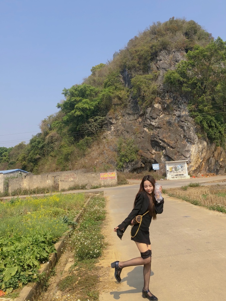 大老虎🐯-广东省·广州市·番禺区-***-153/78小个子素人一枚！会穿搭衣服鞋子 搭配首饰 会拍照会P图 淘宝值1000 ***种草文案 快手 抖音发作品 想接单想拍照