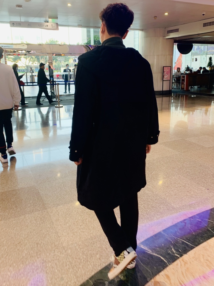 余文乐-广东省·广州市·天河区--在校大学生 爱好：游戏 篮球 特长：美术 设计 需要找摄影师拍拍照片 视频 可以尝试多种风格