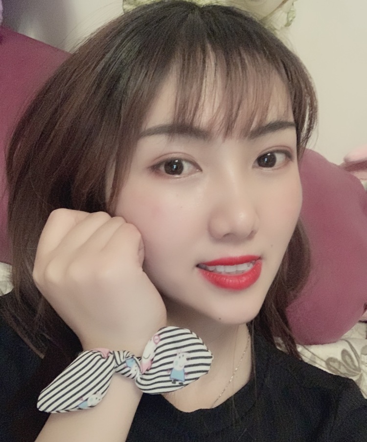 Celina-上海市·上海市·普陀区--身高160厘米,体重50kg,喜欢自拍,笑容甜美,可盐可甜,懂化妆,可以做买家秀,网拍,希望获得合作的机会。