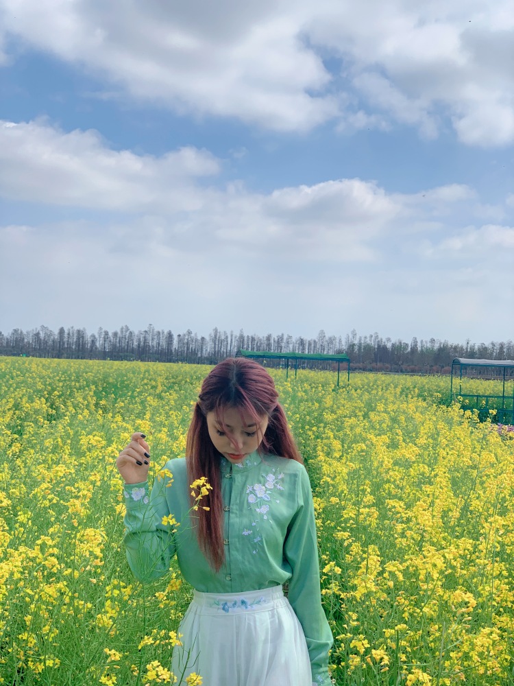 A半仙-广东省·江门市·蓬江区--可以拍彩妆,护肤品、衣服套装,(不拍内衣,其他都🉑)
兴趣爱好:都行