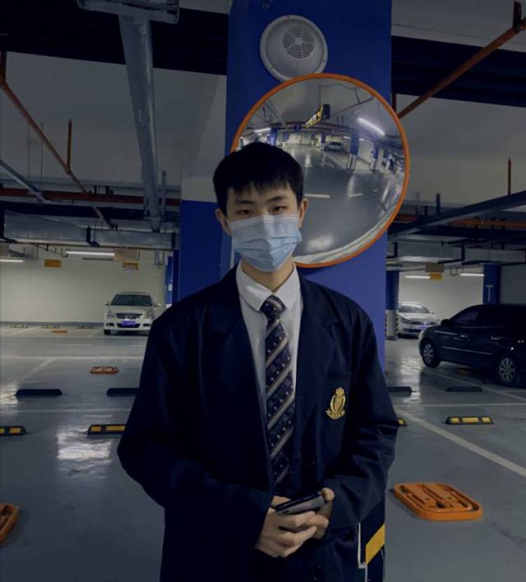 小韩没洗头-河南省·洛阳市·瀍河回族区-快手-我是一名职业模特,身高181体重65kg,适合dk风,汉服风,曾参演过《花与罪》在里面饰演警察小黑一人物,期待与各位老师合作,谢谢