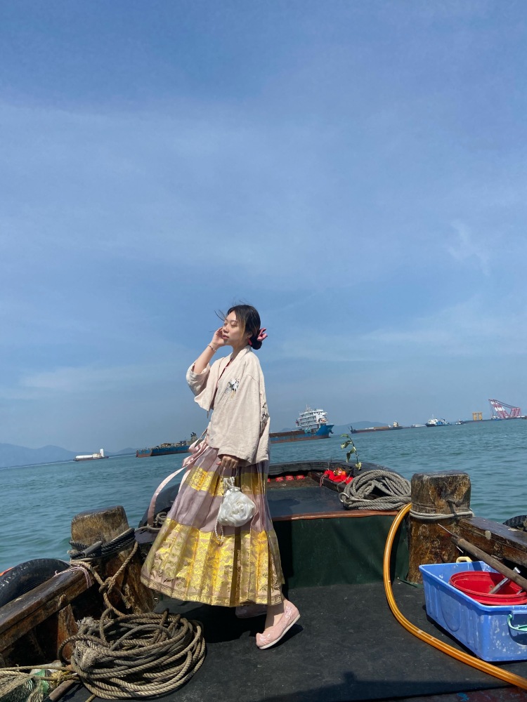 菜花-广东省·珠海市·香洲区--抖音；微博；***；接tb买家秀和模特图；游戏陪玩；对镜自拍；出图快；各种风格可hold；有镜头感；会自己修图；