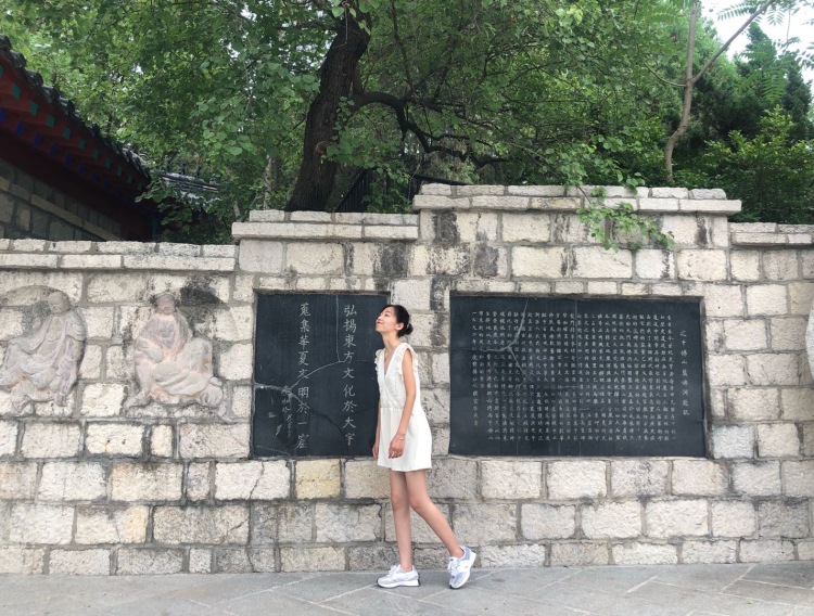 我趴在云边-山东省·聊城市·冠县-抖音-身高168体重48公斤，性格随和，喜欢画画，拍照，读书，请联系我吧～