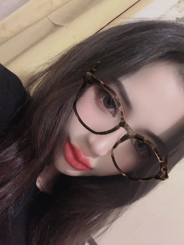 A-黑龙江省·哈尔滨市·道里区--本人擅长接单服饰、美妆、视频测评。希望可以长期合作。一直有一个模特梦。不能圆大梦可圆小梦。需要的商家可以看过来。