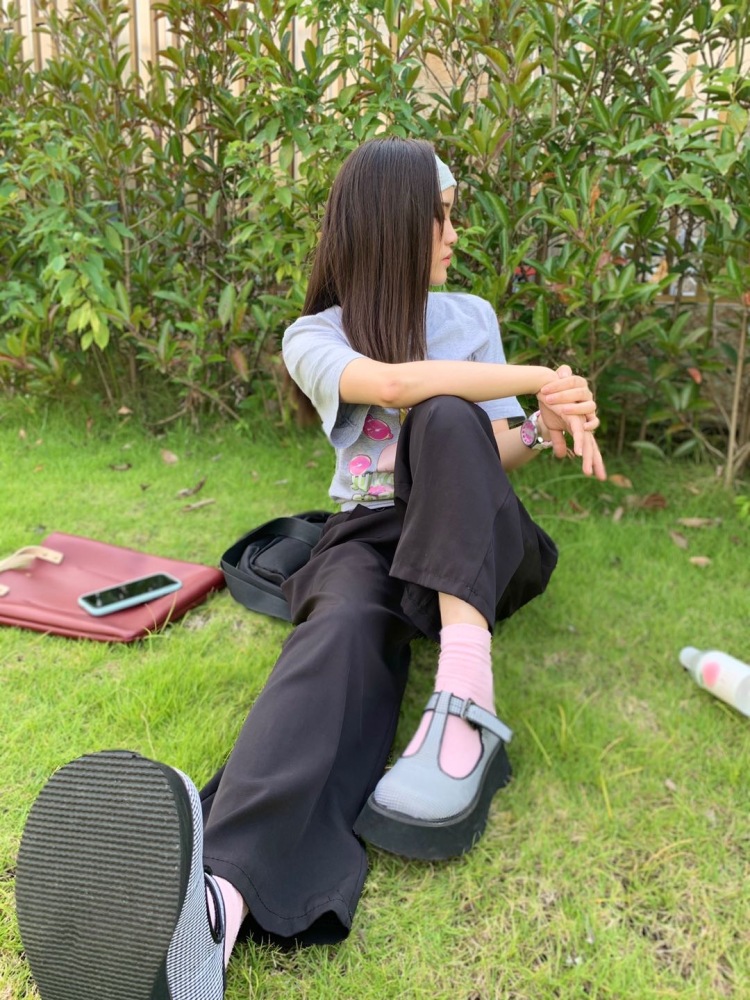 lockysaonu-重庆市·重庆市·渝中区--一名在校大学生，喜欢拍照记录日常📝。
对美妆，服装以及各种小玩意儿都比较感兴趣。
可接网拍。