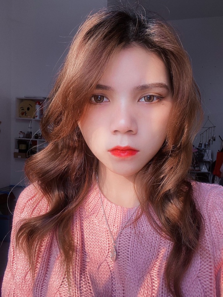 Qiu蜜_-广西壮族自治区·崇左市·扶绥县--本人在校大二,在找副业,平时喜欢拍拍照,个人要求寄拍,身高160,体重82。