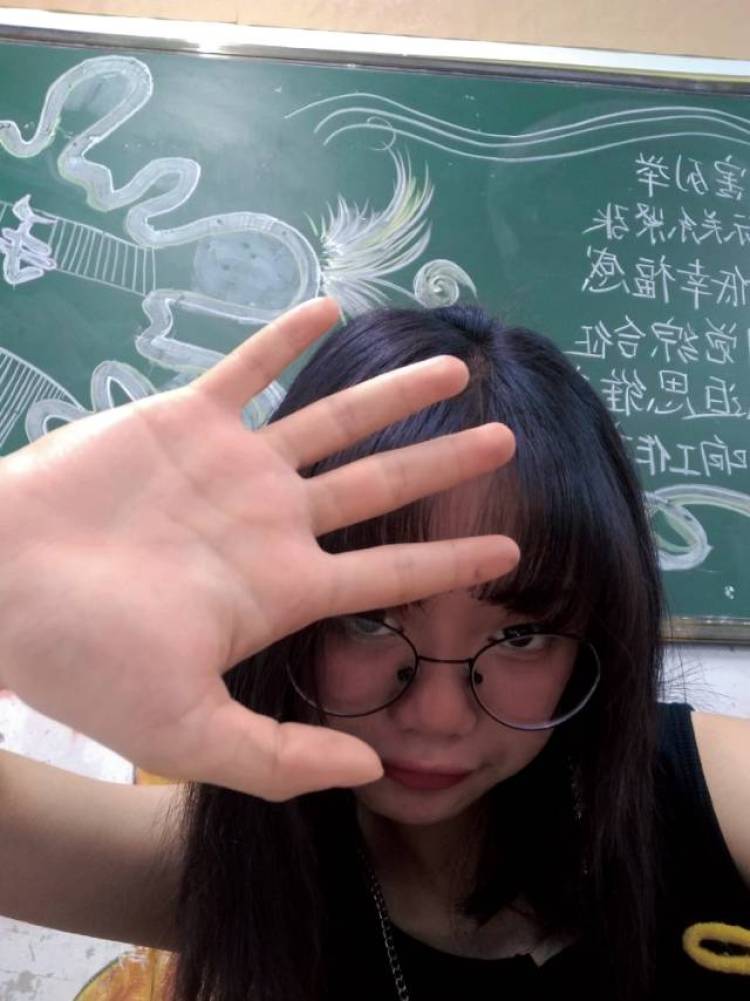 GD.-重庆市·重庆市·开州区--职业学生   身高一米五  体重七十五  喜欢画画  活泼开朗   喜欢拍照  会修图  想挣钱钱