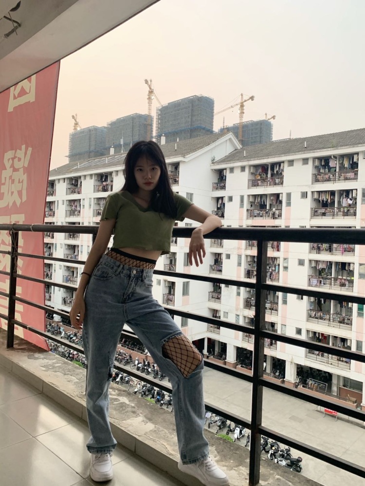 西早-福建省·福州市·闽侯县--学生党18
身高163
体重45
平时就是很喜欢穿衣打扮
基本上可以驾驭很多风格
想约平面模特兼职