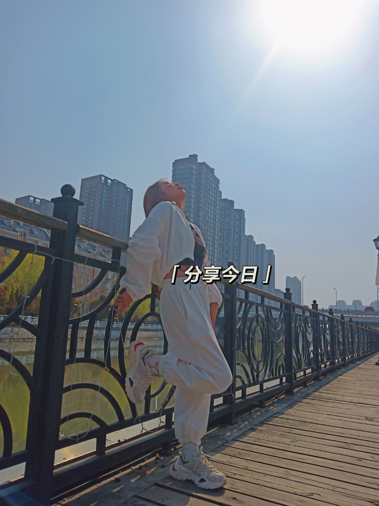 雨晨心-江苏省·泰州市·海陵区-美拍微博-身高155,体重46公斤
喜欢拍照,化妆,平时拍拍vlog
御姐,个性,偶尔卡哇伊
喜欢买各种化妆品,衣服
接买家秀,开箱视频,好物种草