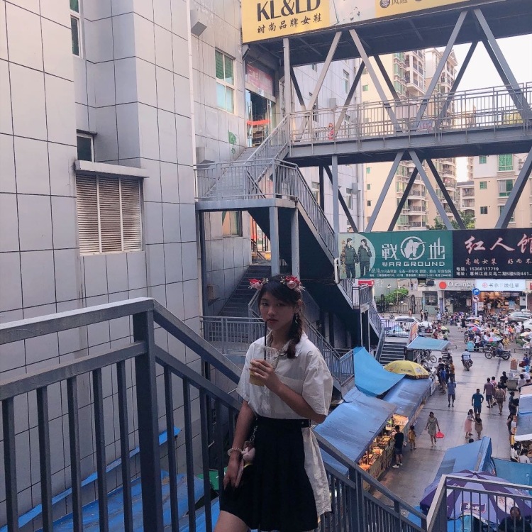 小羊羔-广东省·惠州市·惠城区--喜欢唱歌拍照玩,接衣服包包鞋子,穿搭类型比较多,喜欢搭配各种款式衣服