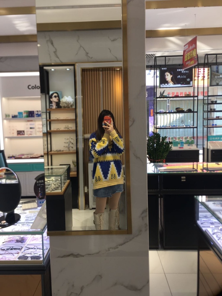 小羊羔-广东省·惠州市·惠城区--喜欢唱歌拍照玩,接衣服包包鞋子,穿搭类型比较多,喜欢搭配各种款式衣服