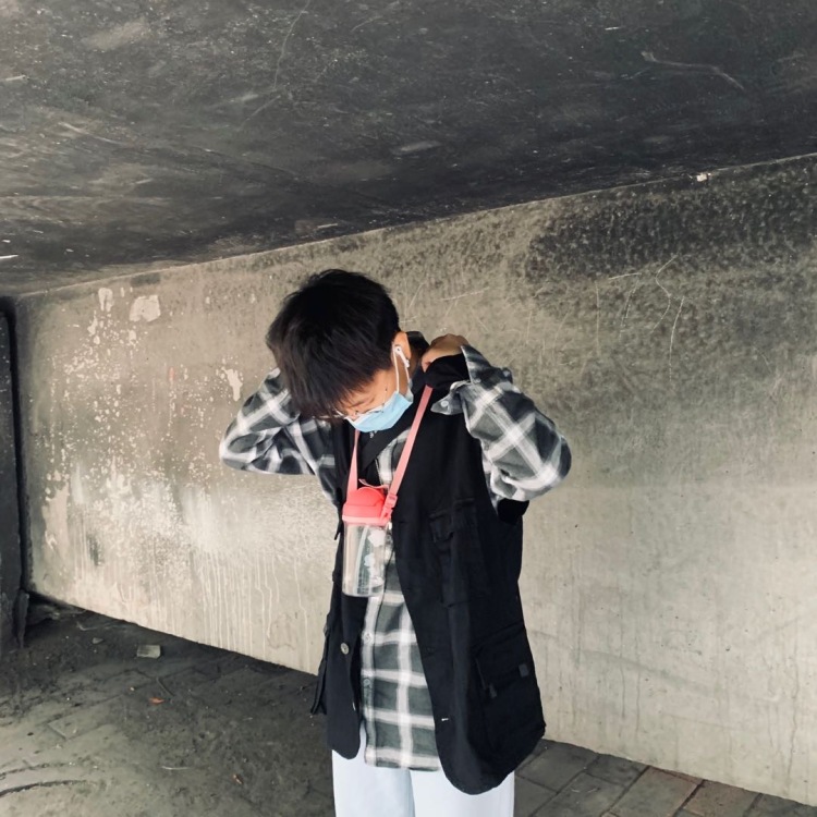 宾凤铭-广东省·佛山市·南海区-抖音/***-平时喜欢中性风,接寄拍!开箱测评也接!! 喜欢的话可以来找我