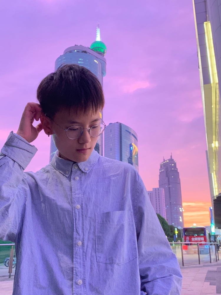 宾凤铭-广东省·佛山市·南海区-抖音/***-平时喜欢中性风,接寄拍!开箱测评也接!! 喜欢的话可以来找我