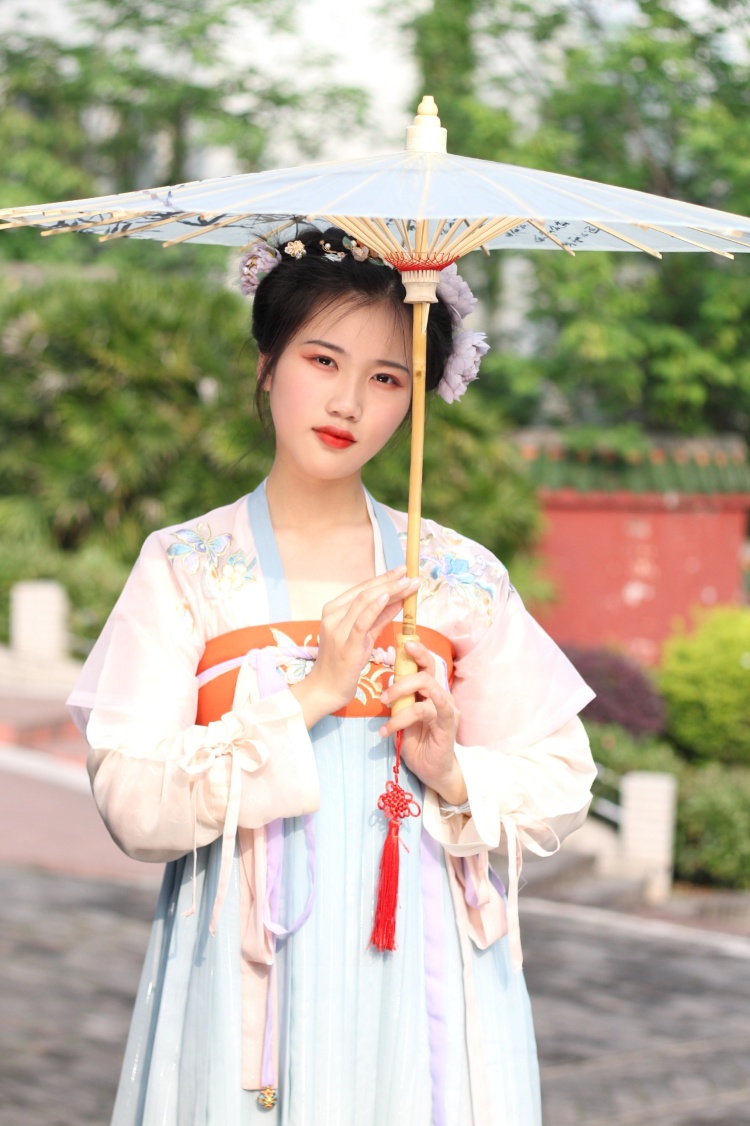 悠悠-江西省·赣州市·章贡区--我是一个有点肉的女生,先说一下我的体重
110斤
161cm
可以接受网拍约拍
希望我的合作对象有合作主题。如果符合他的创作主题。的道具可自带