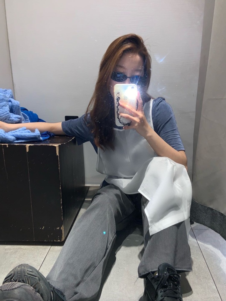 Violet-河南省·郑州市·中原区-***|微博-买家秀 穿搭推荐 探店。***789粉。微博306粉。价格可以商量。主打ins韩风。不接受置换和送拍。寄拍需报销运费。