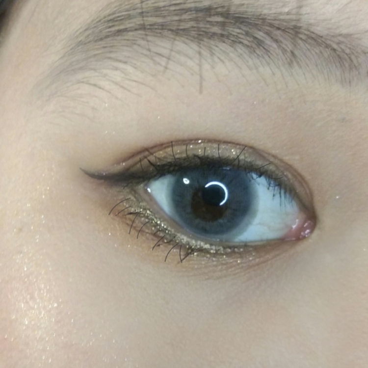 R-上海市·上海市·杨浦区-***-tb买家秀，***分享
美瞳，首饰，美妆产品
寄拍，送拍都能接受
会拍照，会p图