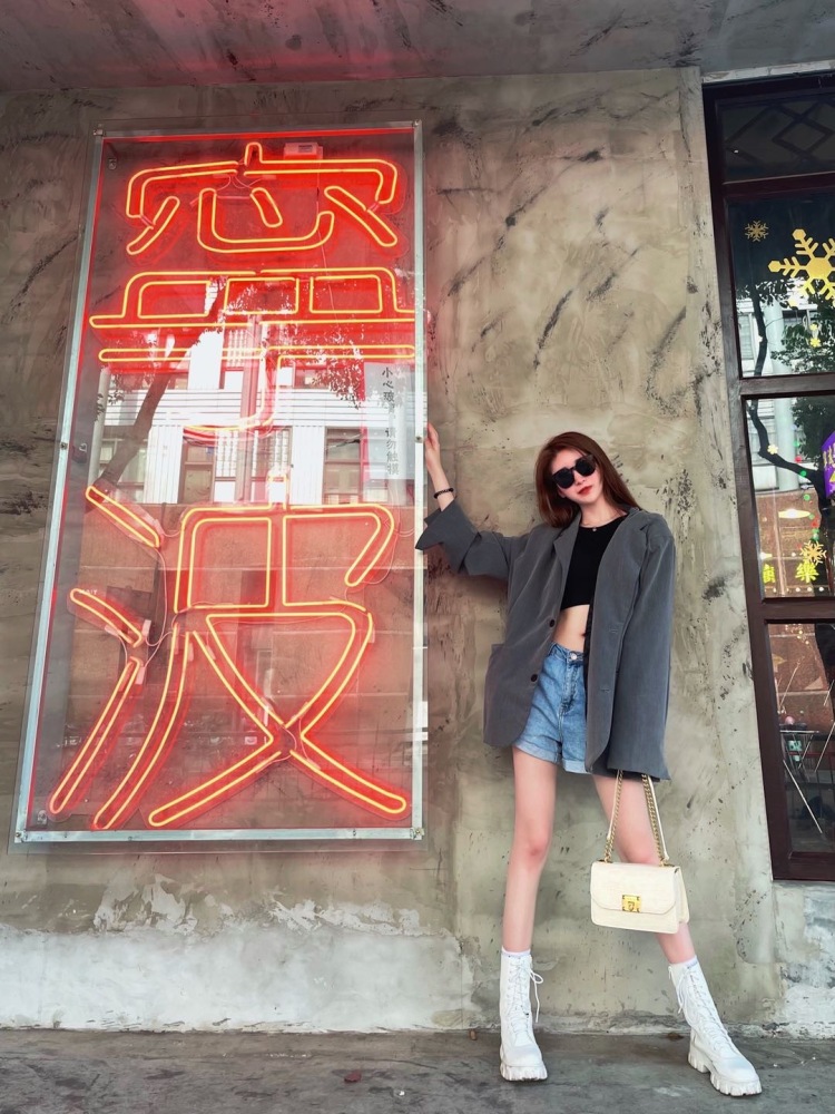 DikH-江苏省·南京市·玄武区-抖音 *** 微博-接***,买家秀,寄拍,微博,抖音推广。抖音粉丝2000+,微博1000+,以照片为主。价格详细商定。饰品,衣服,鞋子均可。