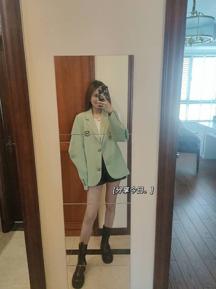 兔兔-江苏省·镇江市·丹阳市--买家秀,对镜自拍,美瞳,化妆品,饰品,包包,鞋子等女孩爱用的产品,也想接一些探店打卡,喜欢拍照,会p图