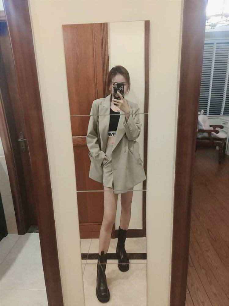 兔兔-江苏省·镇江市·丹阳市--买家秀,对镜自拍,美瞳,化妆品,饰品,包包,鞋子等女孩爱用的产品,也想接一些探店打卡,喜欢拍照,会p图