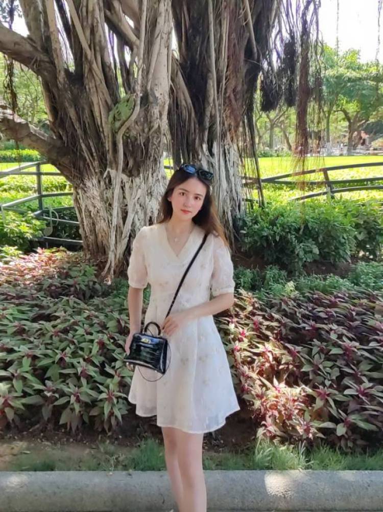 兔兔-江苏省·镇江市·丹阳市--买家秀,对镜自拍,美瞳,化妆品,饰品,包包,鞋子等女孩爱用的产品,也想接一些探店打卡,喜欢拍照,会p图