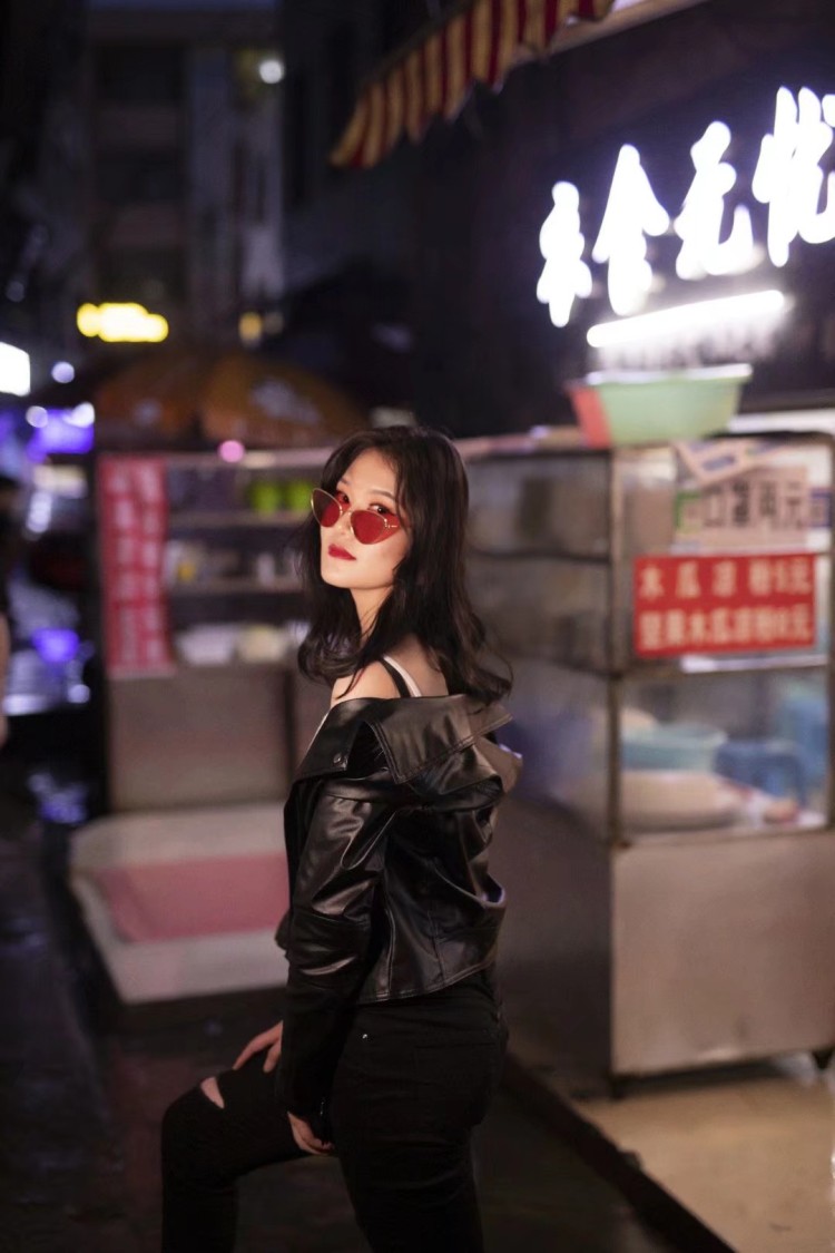 Wik-云南省·昆明市·嵩明县-抖音 ***-我喜欢跳舞,参加了模特社团和舞蹈社团,有过拍摄经验,想接一些买家秀或者模特商演,内衣内裤买家秀没有意向接。