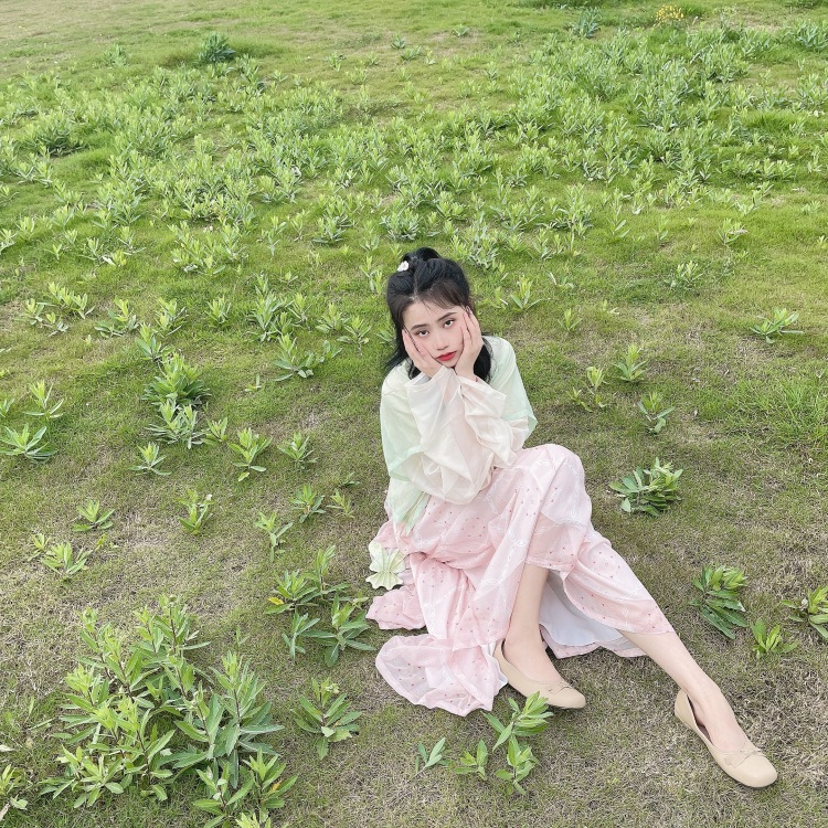 甜皮鸡-四川省·成都市·双流区--身高165体重97,价格可商议,希望接寄拍,不固定风格,擅长搭配、自拍、对镜自拍、五官局部拍摄和修图,可接汉服、日常服装、帽子、包包、配饰等