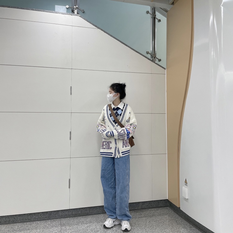 甜皮鸡-四川省·成都市·双流区--身高165体重97,价格可商议,希望接寄拍,不固定风格,擅长搭配、自拍、对镜自拍、五官局部拍摄和修图,可接汉服、日常服装、帽子、包包、配饰等